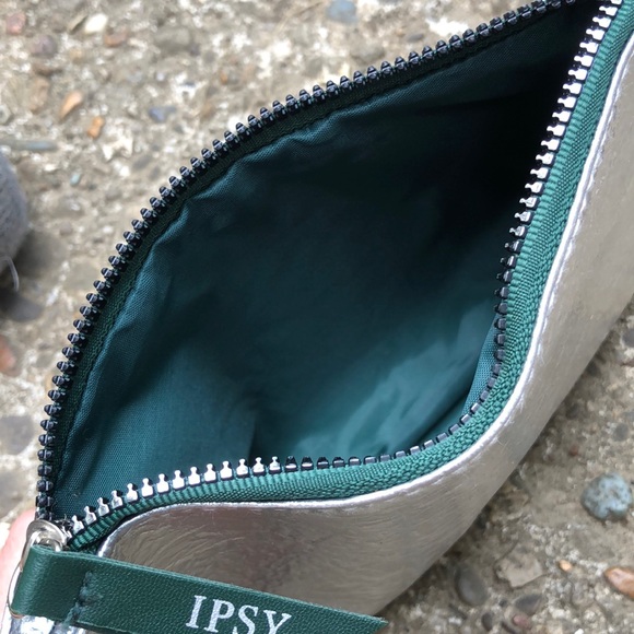 Make up bag. Silver. 8” x6” - Picture 2 of 2